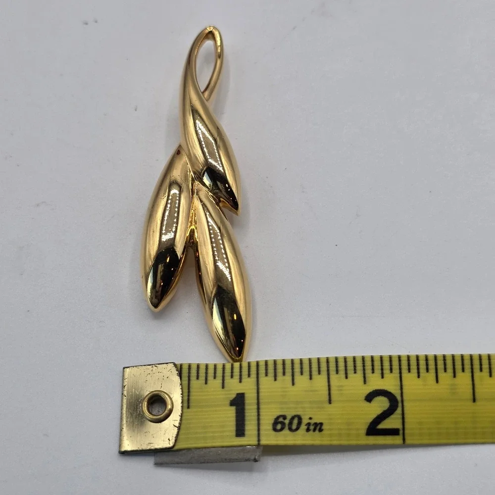 Trifari Vintage Gold Tone Triple Leaf Pod Brooch Modernist Botanical Pin 3.25in